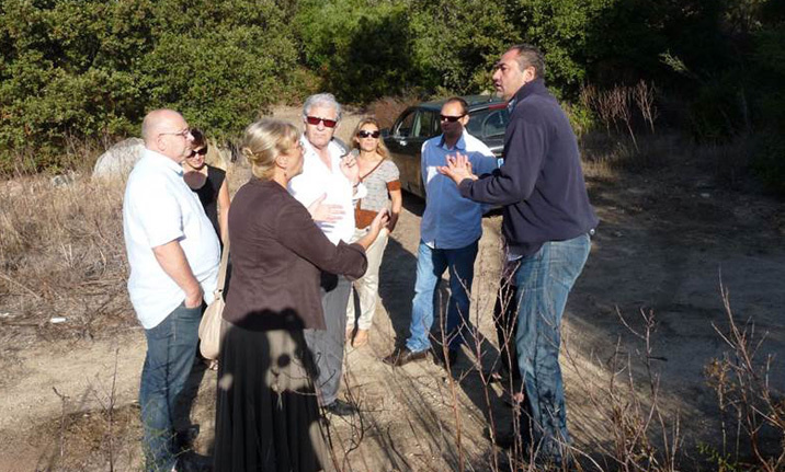 Présentation par les élus des projets de réserve foncière à Mme la Sous Préfète, lors de sa visite sur la commune le 27 octobre 2014.