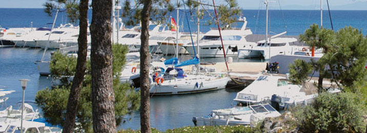 ATTIVITÀ NAUTICHE È PIACERI ATTIVITÀ NAUTICHE È PIACERI